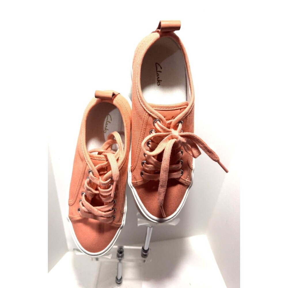 Clark’s Casual Canvas Shoe Ladies Size 6-1/2 Peach